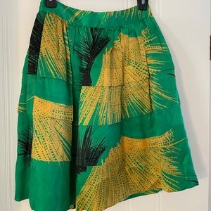 Anthropologie Sariah tiered Green, gold silk mini skirt